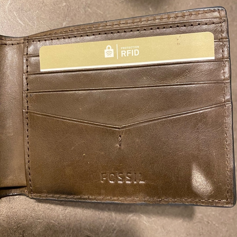 Fossil Wallet - Like New, Never Used! - image 7